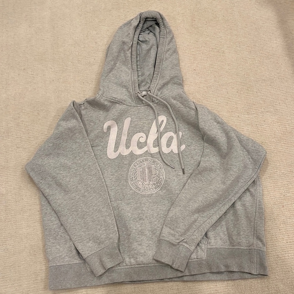 grey UCLA hoodie🤍